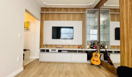Apartamento 3 Dormitórios Completamente Reformado com churrasqueira e sacada no Bairro Rio Branco em Porto Alegre.
