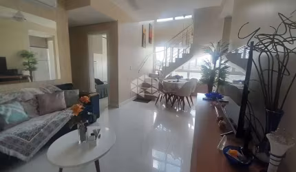 Cobertura Mobiliada de 113,63m² com 2D, 1 suíte, 3 banheiros, vaga dupla no Bairro Medianeira