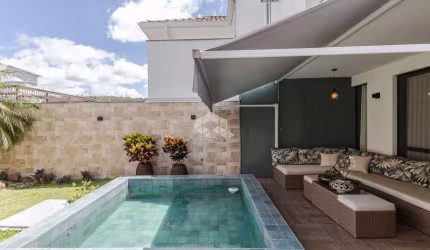 Casa 3 dormitórios, 1 suíte, 3 vagas, Vila Nova, Porto Alegre.