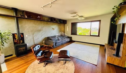 Casa 4 dormitórios, 1 suíte, Três Figueiras, Porto Alegre.
