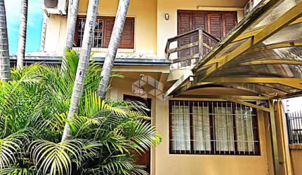 Casa no bairro Glória em Porto Alegre com 3 dormitórios e vaga