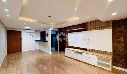 Apartamento 2 dormitórios, 1 suíte, 2 vagas, Petrópolis, Porto Alegre.