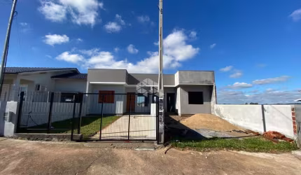 CASA GEMINADA COM EXCELENTE LOCALIZAÇÃO - 02 DORMITÓRIOS