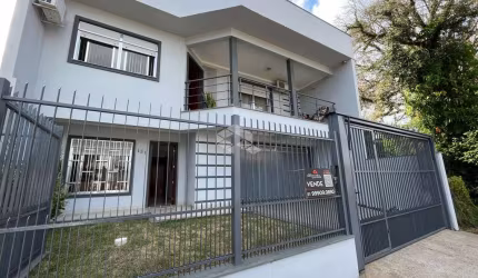 Casa ampla 03 dormitórios com piscina