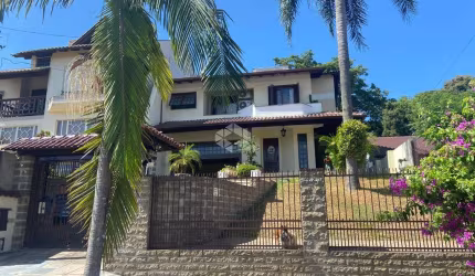 CASA COM 3 DORMITÓRIOS E UMA SUÍTE MASTER EM SANTA CRUZ DO SUL