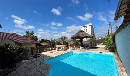 Casa com espaço comercial