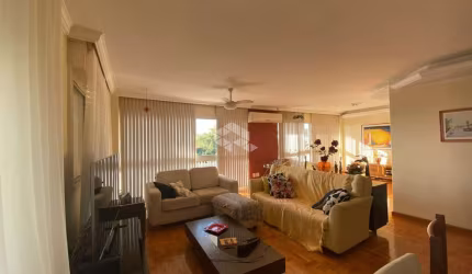 APARTAMENTO AMPLO NO CENTRO!