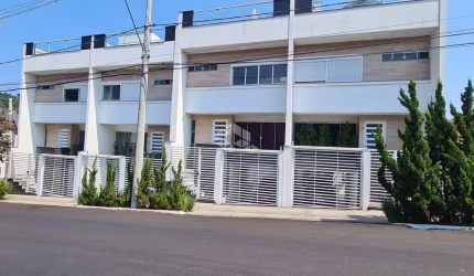DUPLEX TRIPLEX COM PISCINA