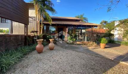 CASA COMERCIAL AMPLA COM PÁTIO