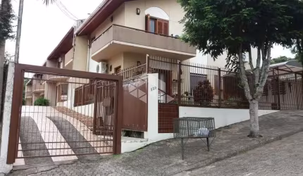 Duplex com 3 dormitórios em área nobre da cidade