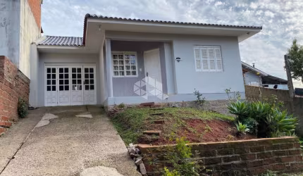 Casa em alvenaria com 2 dormitórios em Santa Cruz do Sul