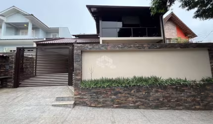 Casa próximo ao Centro, 03 dormitórios