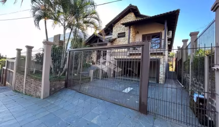 Casa de 3 dormitórios e piscina no bairro Renascença!
