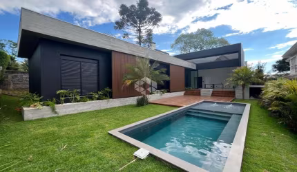 CASA PLANA NO CONDOMÍNIO COUNTRY VILLE