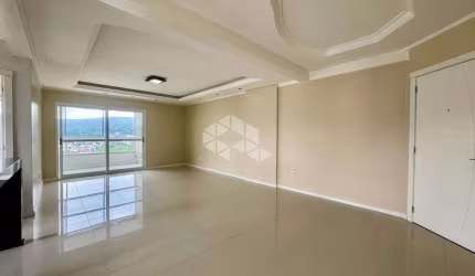 Apartamento central, semimobiliado, 03 dormitórios (02 suítes) em andar alto