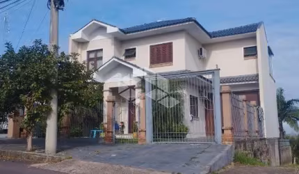 Casa com 3 dormitórios e piscina no Santo Antônio