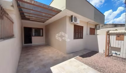 Casa geminada 02 dormitórios, no bairro Esmeralda!