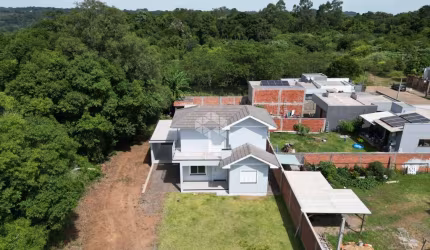 Casa ampla, 03 dormitórios, desocupada e pronta pra morar na João Alves!!!