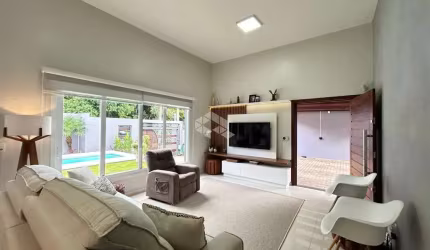 Casa toda plana de 3 dormitórios e piscina no Jardim Europa!