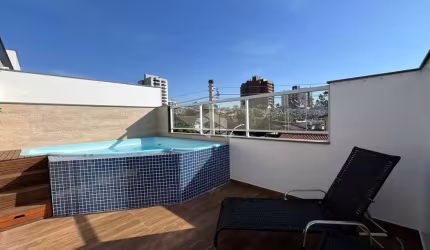 Quadriplex semimobiliado com piscina na cobertura.- 03 dormitórios