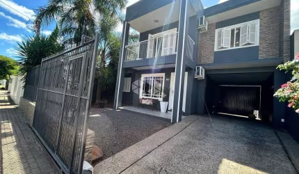 Casa de 3 dormitórios com piscina no bairro Castelo Branco!