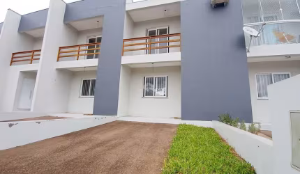 Duplex 02 dormitórios com pátio