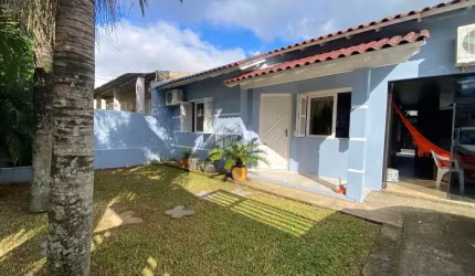 CASA COM PISCINA E DOIS DORMITÓRIOS NO BAIRRO ALIANÇA