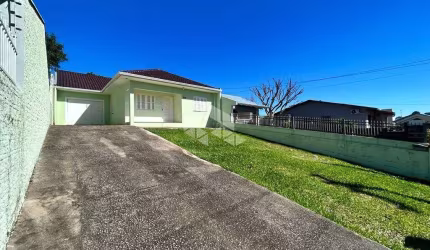 Casa com chapa de 3 dormitórios no bairro Santo Antônio!
