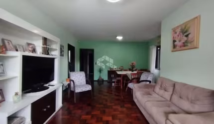 CASA DE 3 DORMITÓRIOS PRÓXIMA AO CENTRO