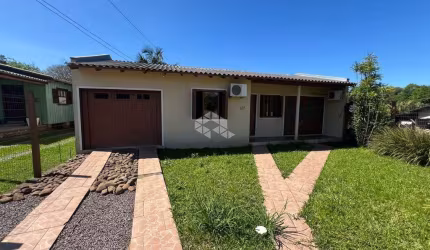Casa com dois dormitórios à venda