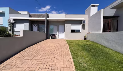 CASA GEMINADA SEMIMOBILIADA E COM SISTEMA FOTOVOLTAICO