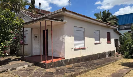 Casa com 02 dormitórios no bairro Ana Nery