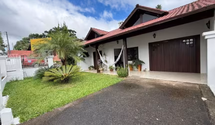 Casa 02 dormitórios com piscina em Linha Santa Cruz