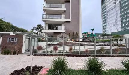 APARTAMENTO NO CENTRO COM 02 DORMITÓRIOS SENDO 01 SUÍTE