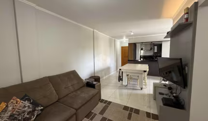 Apartamento no Centro com 02 dormitórios e sacada gourmet!