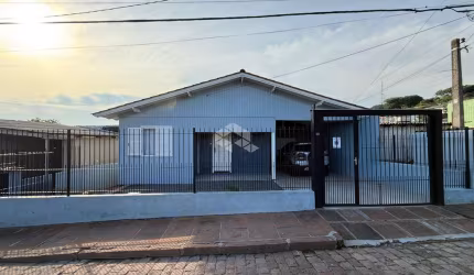 Casa com amplo quintal e 03 dormitórios - Arroio Grande!