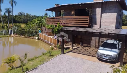 CHACARA EM PINHERAL COM 04 DORMITÓRIOS