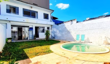 Casa com 3 quartos à venda na Rua Tamanday, 420, Nonoai, Santa Maria, 280 m2 por R$ 800.000