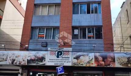 Apartamento à venda no centro de Santa Maria.
