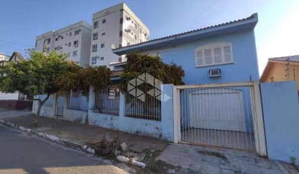 Casa de 03 dormitórios no Rosário