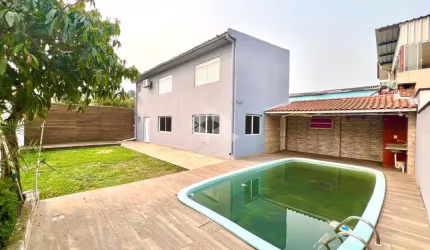 Casa com Terreno Amplo e Piscina à Venda no Bairro Nonoay - Santa Maria/RS