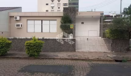 Casa com 360m² e 3 quartos à venda no Jardim Lindóia