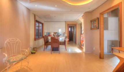 Casa com 323 m² e 5 quartos à venda no bairro Tristeza.