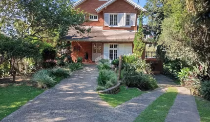Casa com 360 m² e 4 quartos à venda no Belém Novo