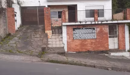 Casa com 100 m² e 4 quartos à venda no bairro Glória.