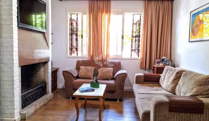 Casa com 129 m² e 3 quartos à venda no bairro Teresópolis