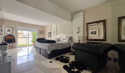 Casa com 305m² e 3 quartos à venda no bairro Três Figueiras