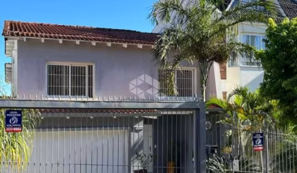 Casa sobrado com 273m² e 3 quartos no bairro Chácara das Pedras