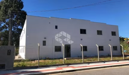PRÉDIO COMERCIAL NO BAIRRO FORQUILHAS, EM SÃO JOSÉ, SC, MEDINDO 700M² DE ÁREA TOTAL, 02 PAVIMENTOS, E 15 VAGAS DE GARAGEM