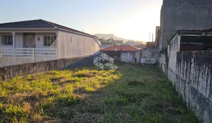 TERRENO NO BAIRRO PICADAS DO SUL, EM SÃO JOSÉ, SC, MEDINDO 300M² DE ÁREA TOTAL.